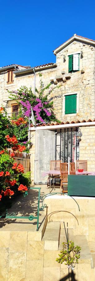 Apartment Alena With Terrace And Garden Center Jelsa Jelsa  Extérieur photo