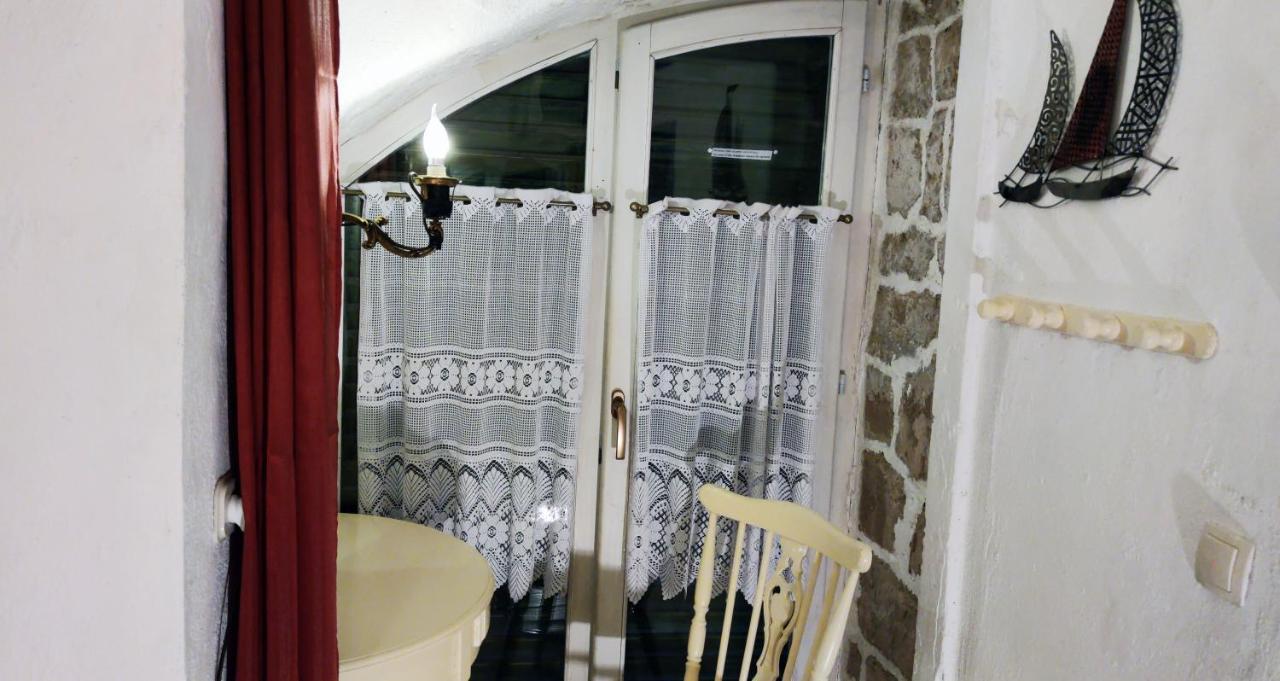 Apartment Alena With Terrace And Garden Center Jelsa Jelsa  Extérieur photo